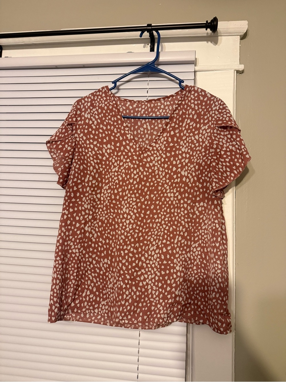 Womens V-Neck Flutter Sleeve Top in Rust with White Print